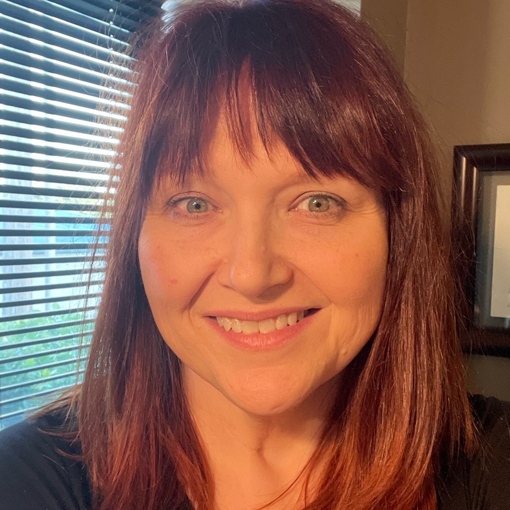 Meet your Posher, Mona